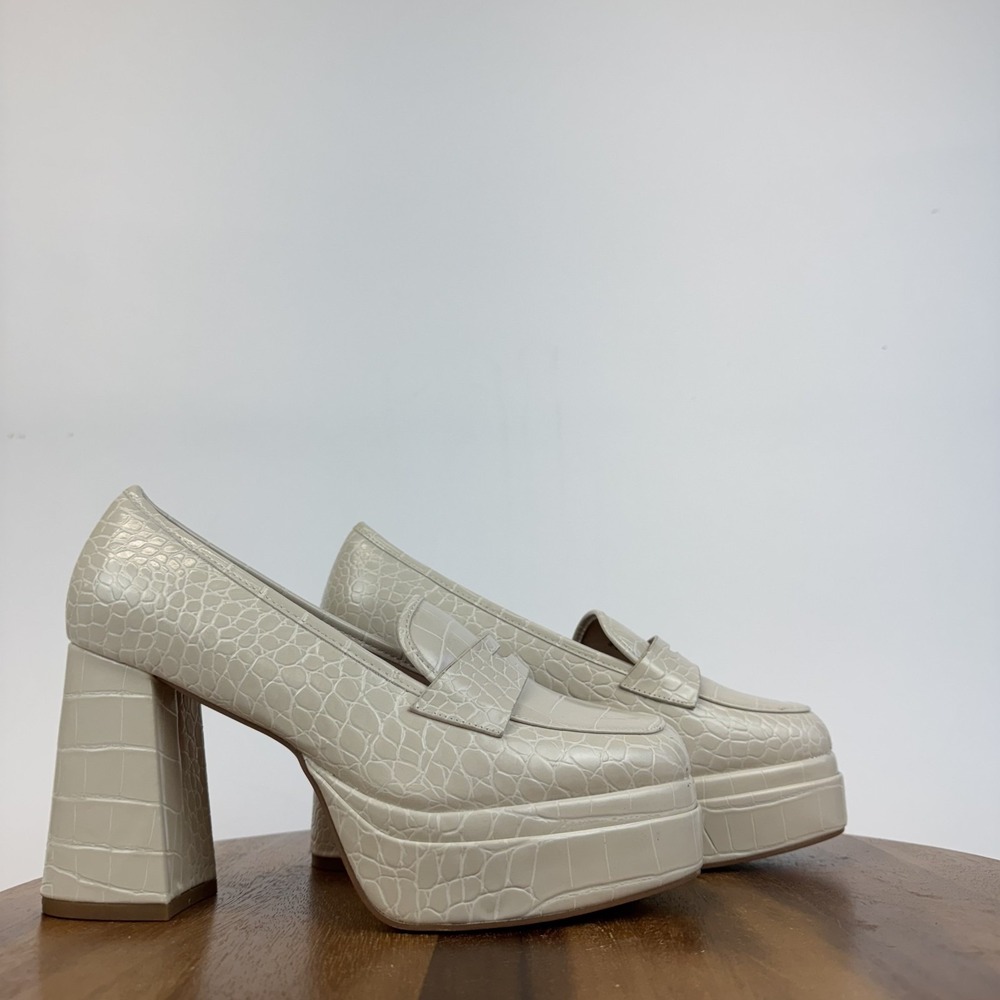 Womens Fashion To Figure Madelyn Ivory Faux Leather Croc Print Heel Loafers Sz 8